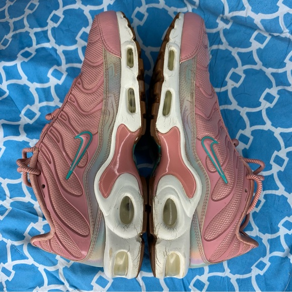 Nike Women’s size 8.5 Air Max Plus SE Red stardust soft pink iridescent wmsn run - Picture 6 of 11